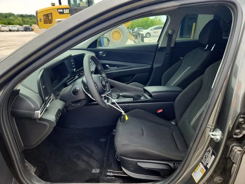 2024 HYUNDAI ELANTRA SE  