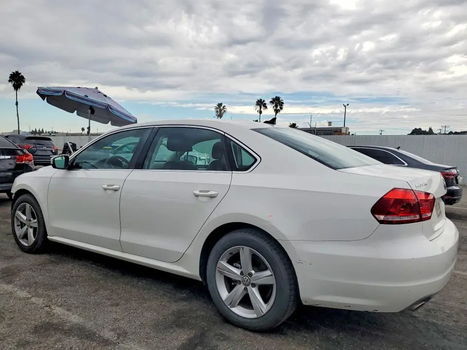 2013 VOLKSWAGEN PASSAT SE  