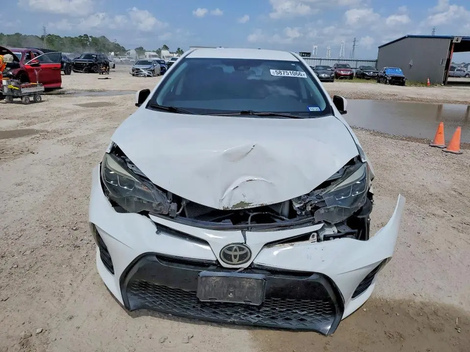 2017 TOYOTA COROLLA SE  