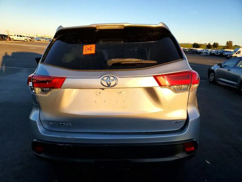 2018 TOYOTA HIGHLANDER LE  