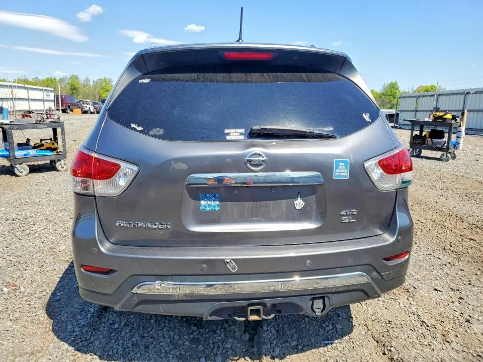 2016 NISSAN PATHFINDER SL  