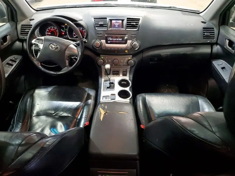 2011 TOYOTA HIGHLANDER SE  