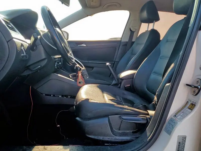 2011 VOLKSWAGEN JETTA SE  