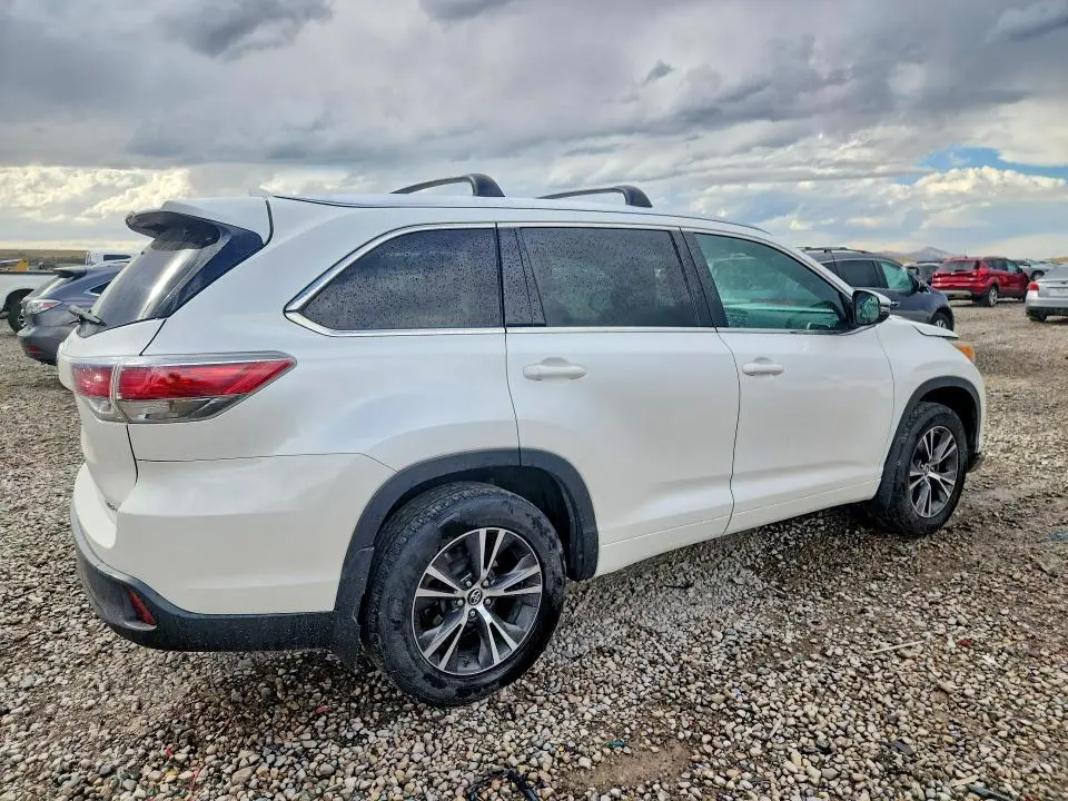 2016 TOYOTA HIGHLANDER XLE  