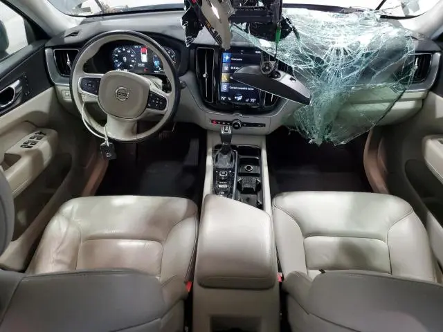 2018 VOLVO XC60 T5 MOMENTUM  