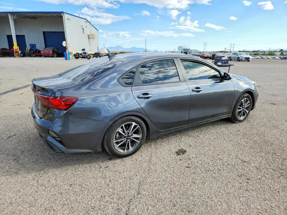 2023 KIA FORTE LXS  