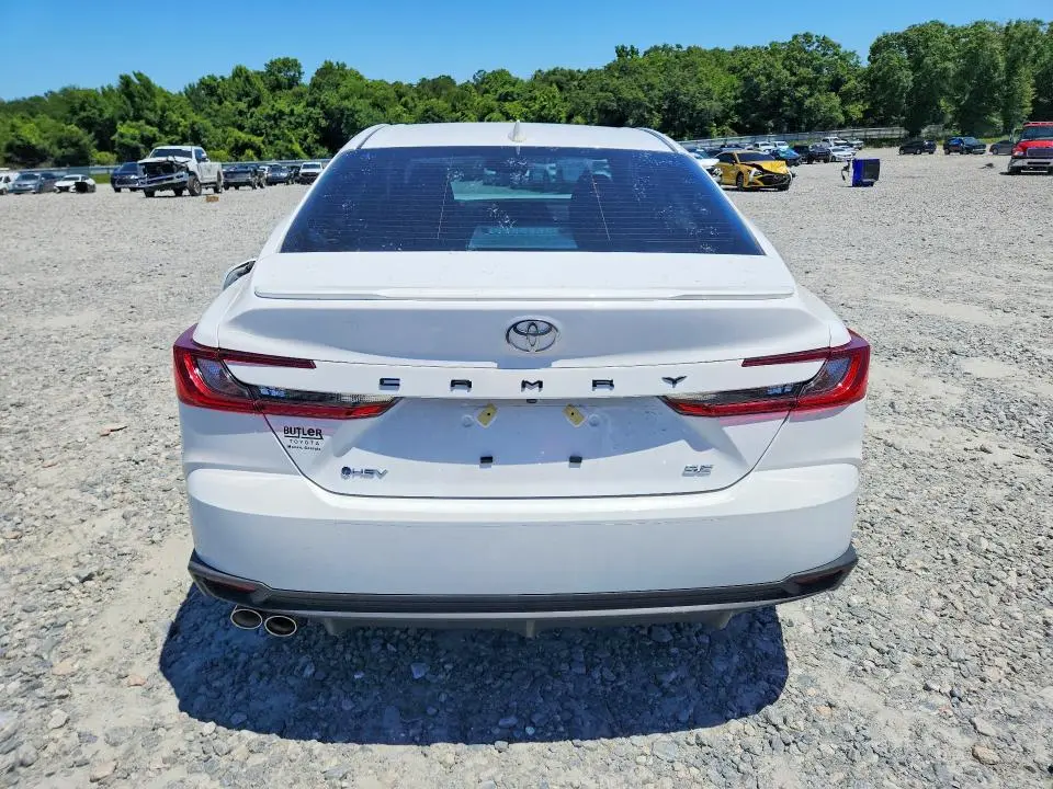 2025 TOYOTA CAMRY SE  