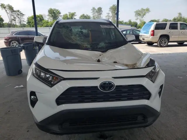 2021 TOYOTA RAV4 XLE  