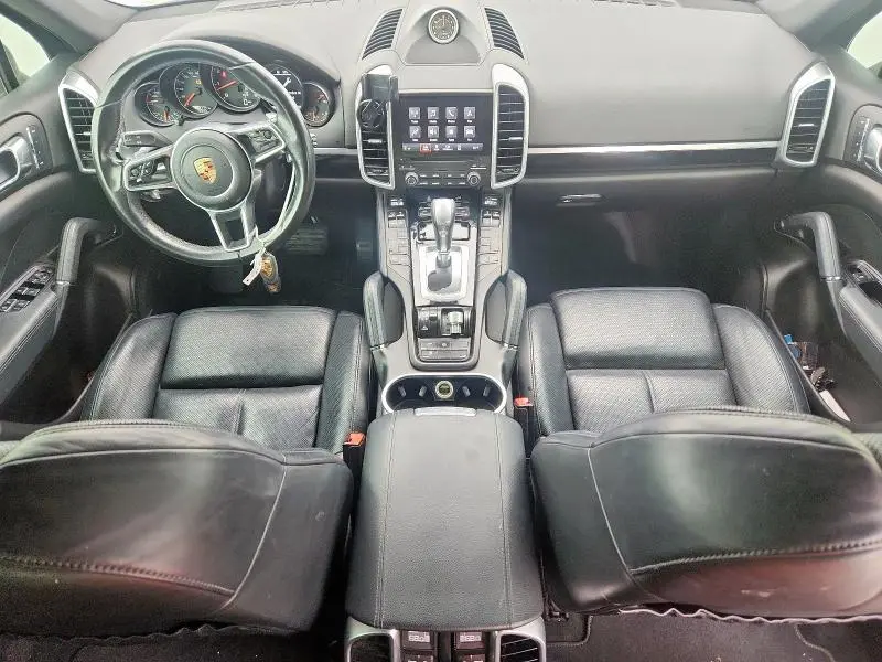 2017 PORSCHE CAYENNE   