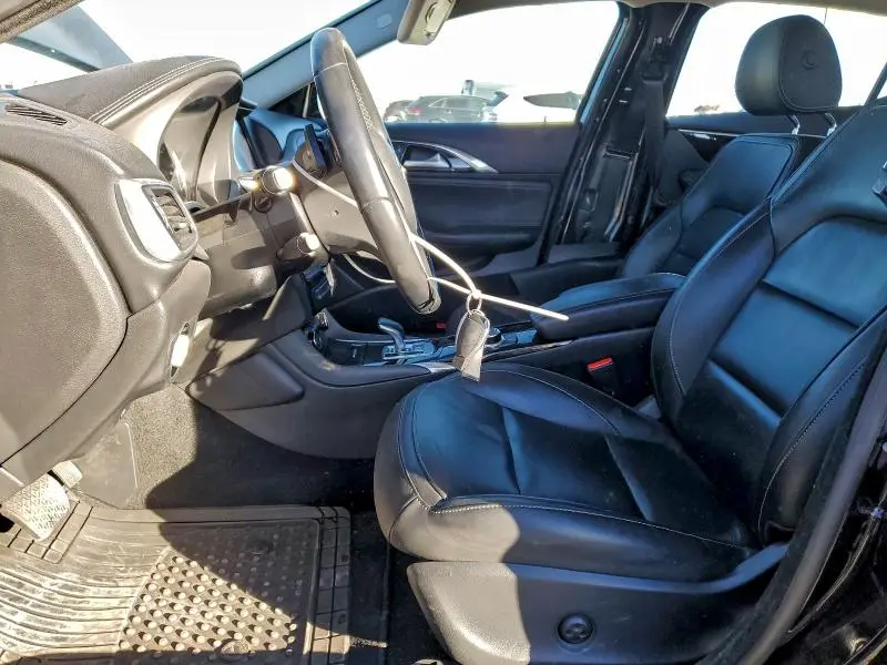 2017 INFINITI QX30 BASE  