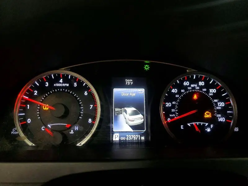 2016 TOYOTA CAMRY SE  