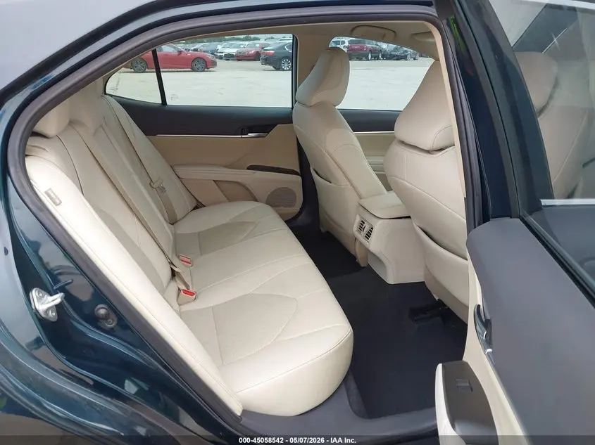 2021 TOYOTA CAMRY XLE