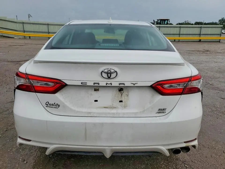 2020 TOYOTA CAMRY SE  