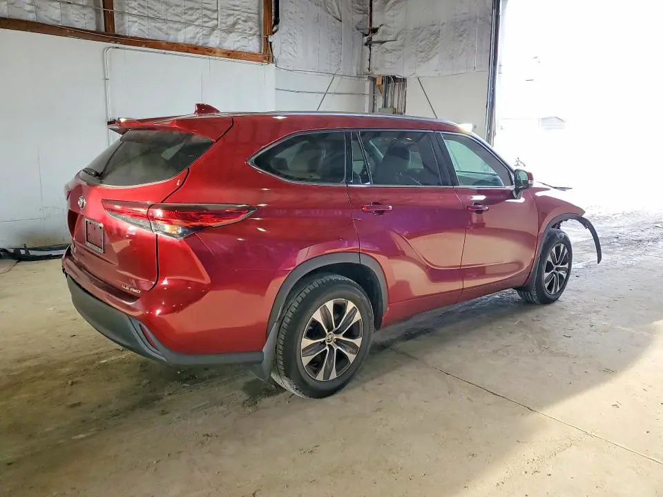 2021 TOYOTA HIGHLANDER XLE  