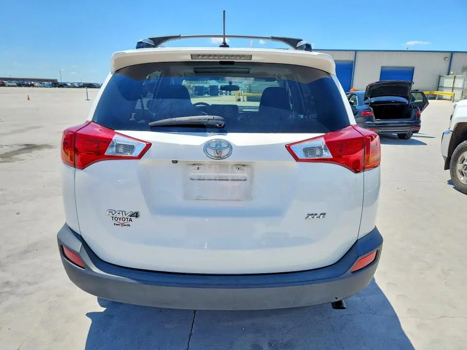 2015 TOYOTA RAV4 XLE  