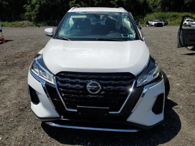 2021 NISSAN KICKS SV  