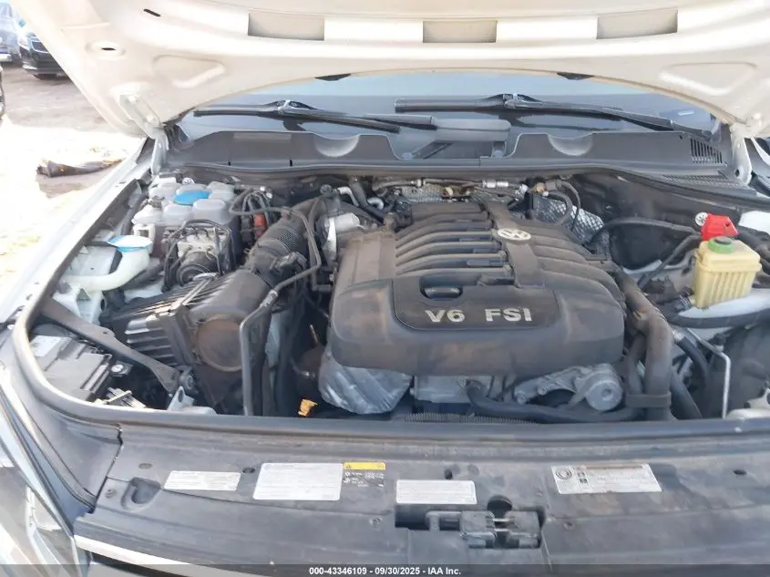 2015 VOLKSWAGEN TOUAREG V6 LUX