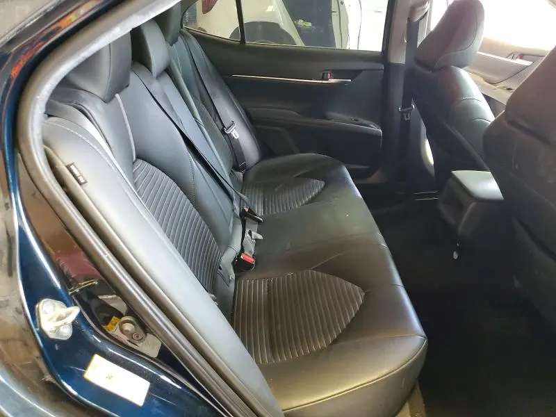 2018 TOYOTA CAMRY SE  