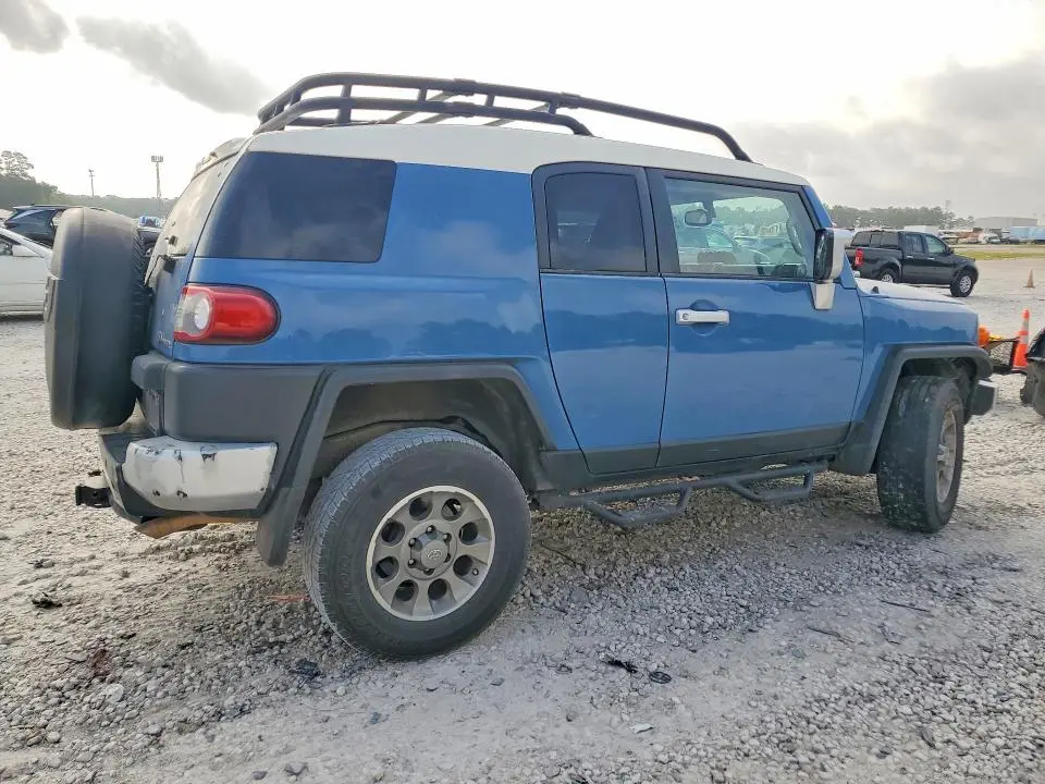 2013 TOYOTA FJ CRUISER BASE  