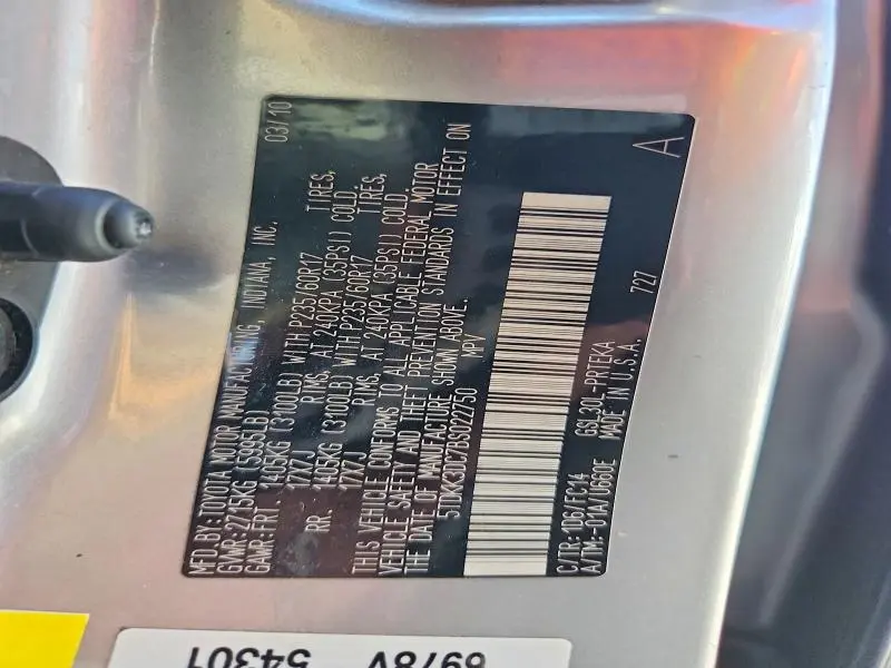2011 TOYOTA SIENNA LE  