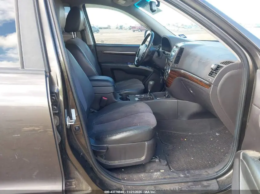 2011 HYUNDAI SANTA FE SE