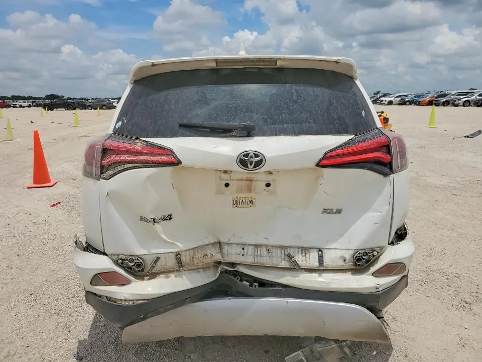2017 TOYOTA RAV4 XLE  