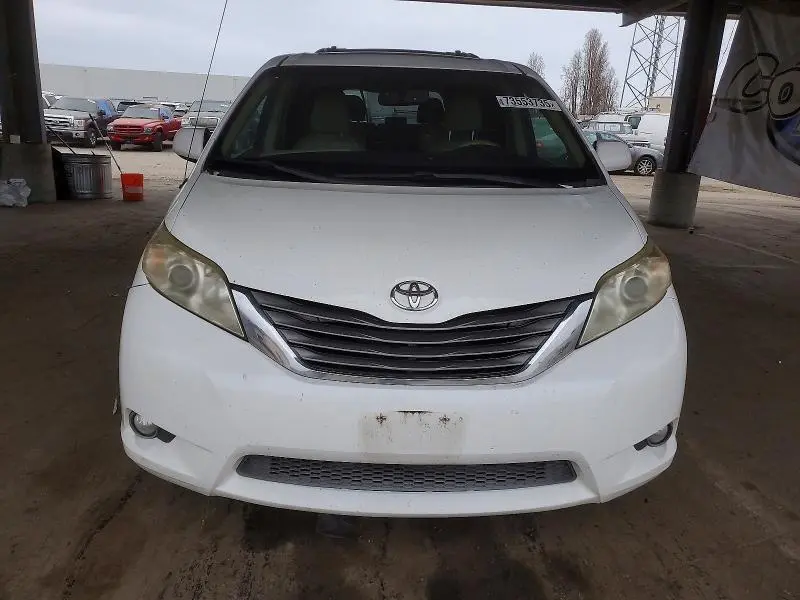 2011 TOYOTA SIENNA XLE  