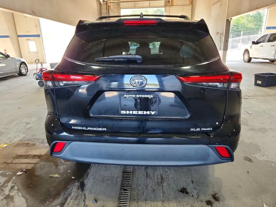 2021 TOYOTA HIGHLANDER XLE  