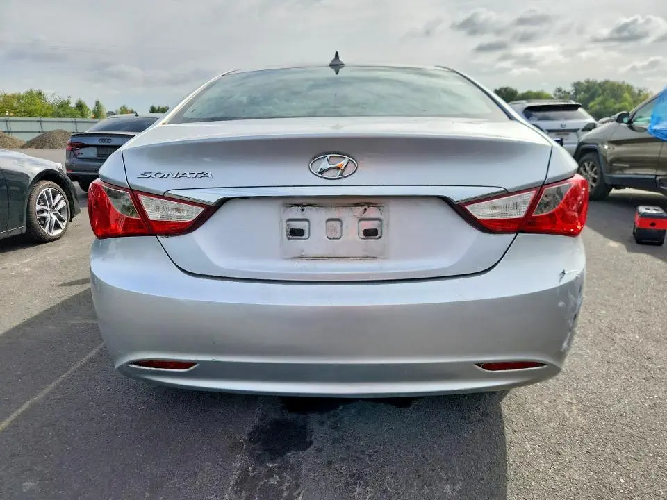 2012 HYUNDAI SONATA GLS  