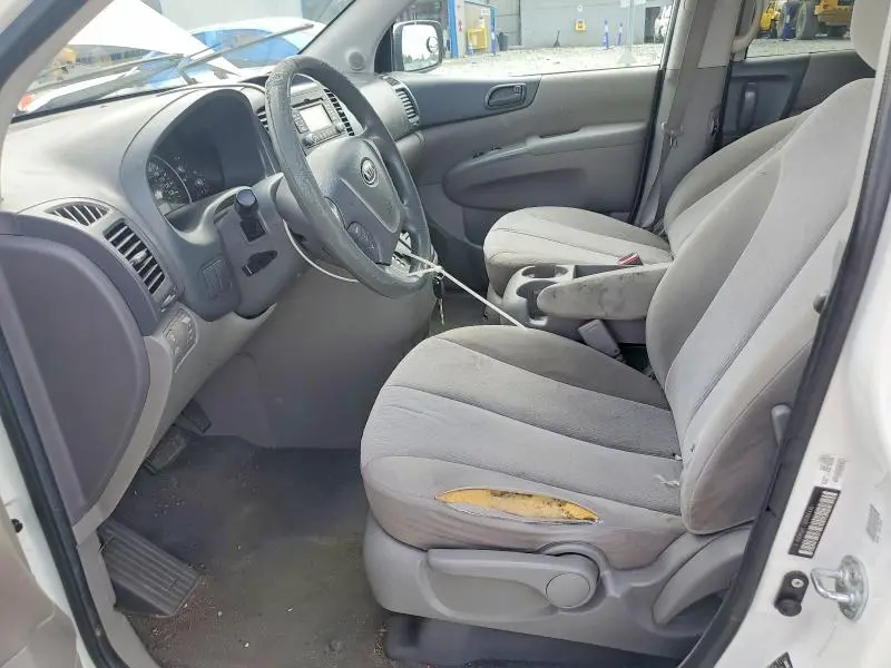 2011 KIA SEDONA LX  