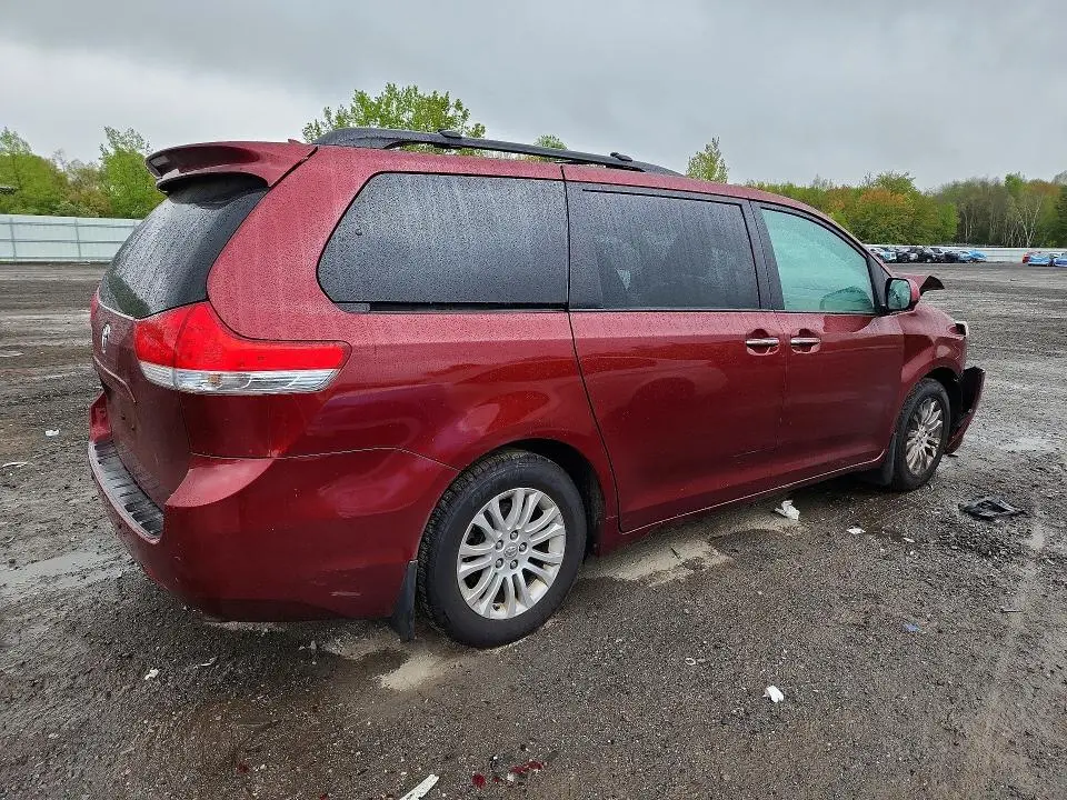 2012 TOYOTA SIENNA XLE 8-PASSENGER  