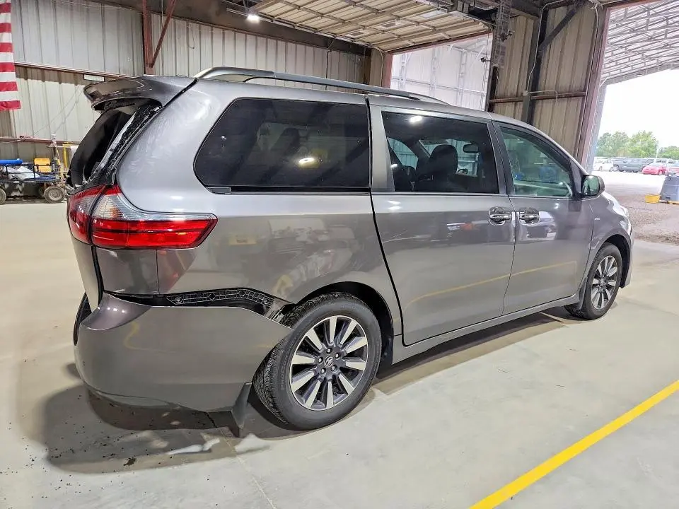2020 TOYOTA SIENNA XLE 7-PASSENGER  