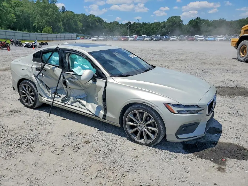 2021 VOLVO S60 T5 MOMENTUM  