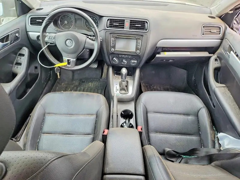 2013 VOLKSWAGEN JETTA SE  