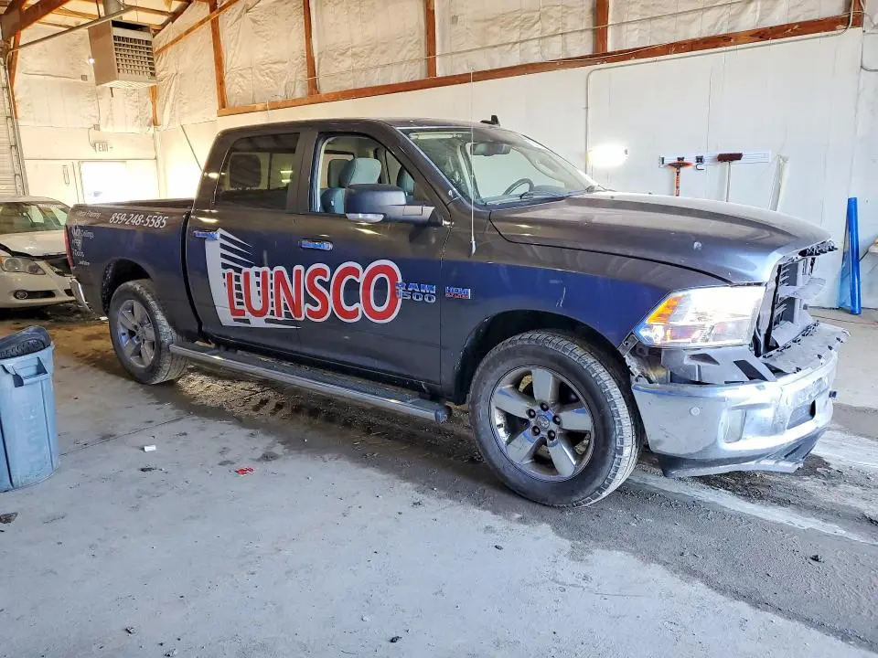 2016 RAM 1500 SLT  