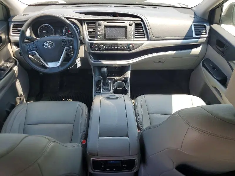 2016 TOYOTA HIGHLANDER LE  
