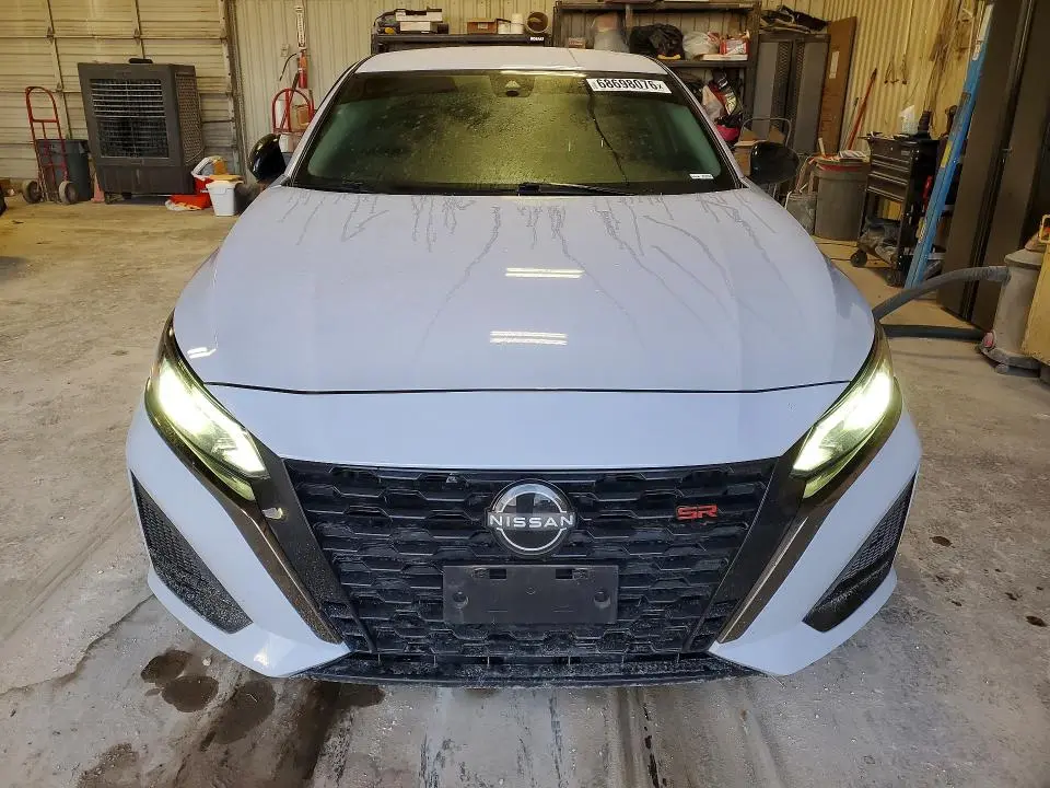 2024 NISSAN ALTIMA SR  