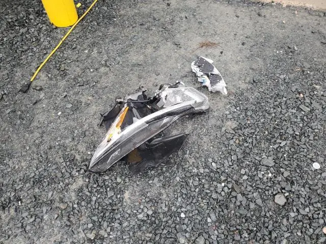 2022 NISSAN VERSA SR  