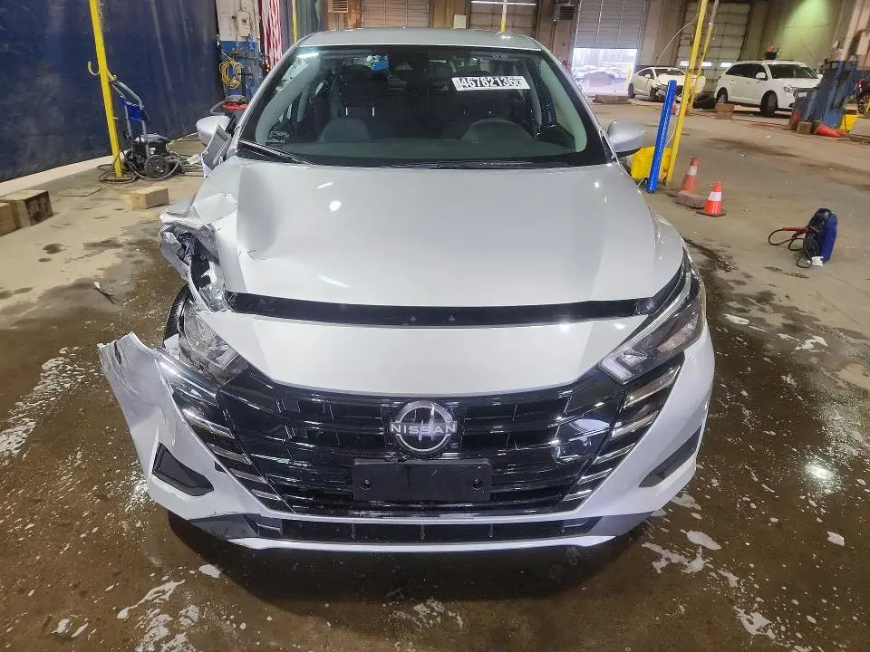 2025 NISSAN VERSA SV  