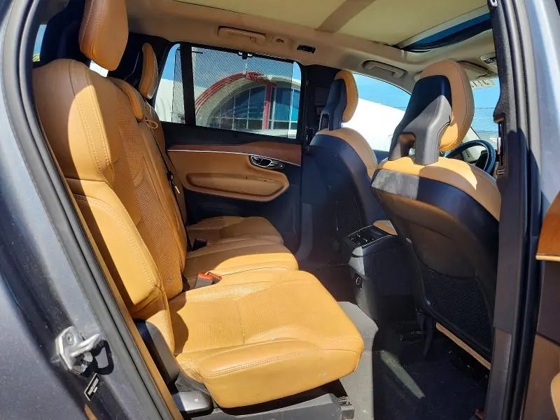 2016 VOLVO XC90 T6  