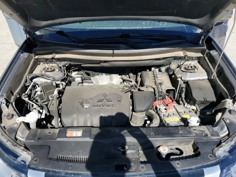 2019 MITSUBISHI OUTLANDER SE  