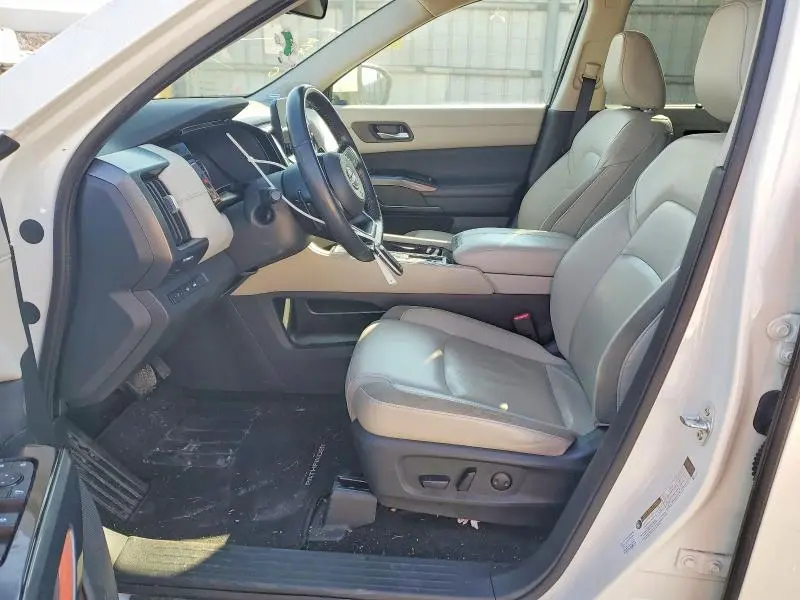 2024 NISSAN PATHFINDER SL  