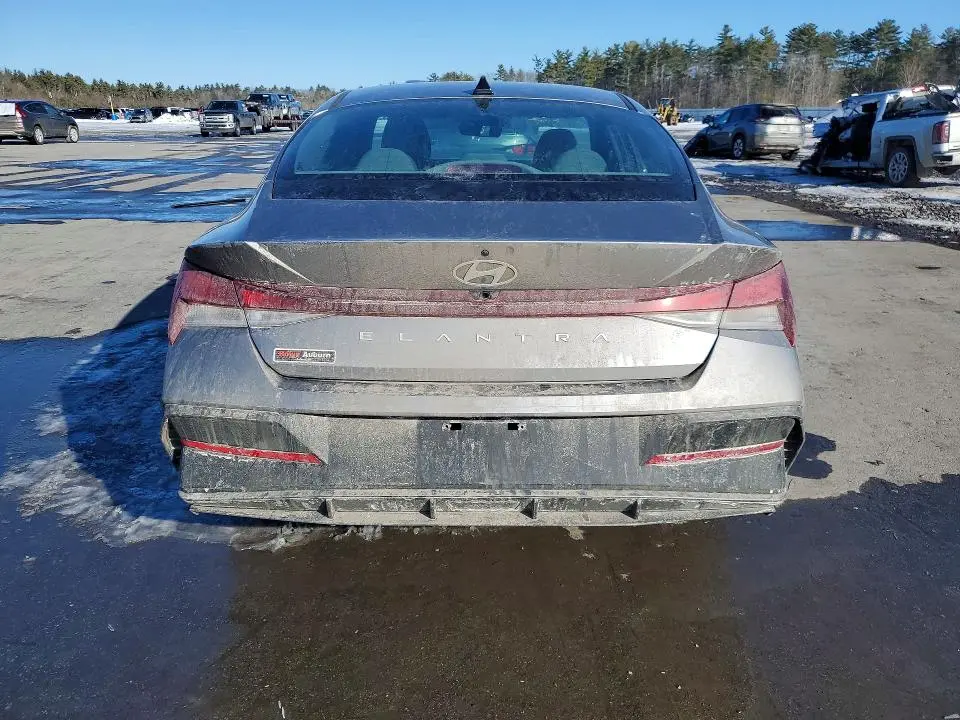 2024 HYUNDAI ELANTRA SEL  