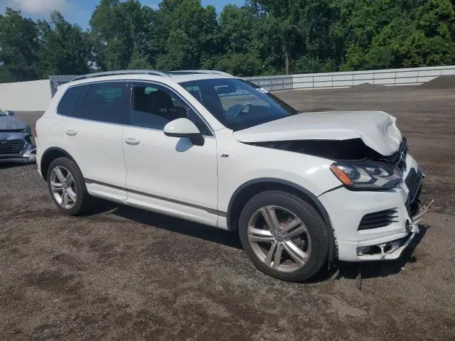 2014 VOLKSWAGEN TOUAREG V6  