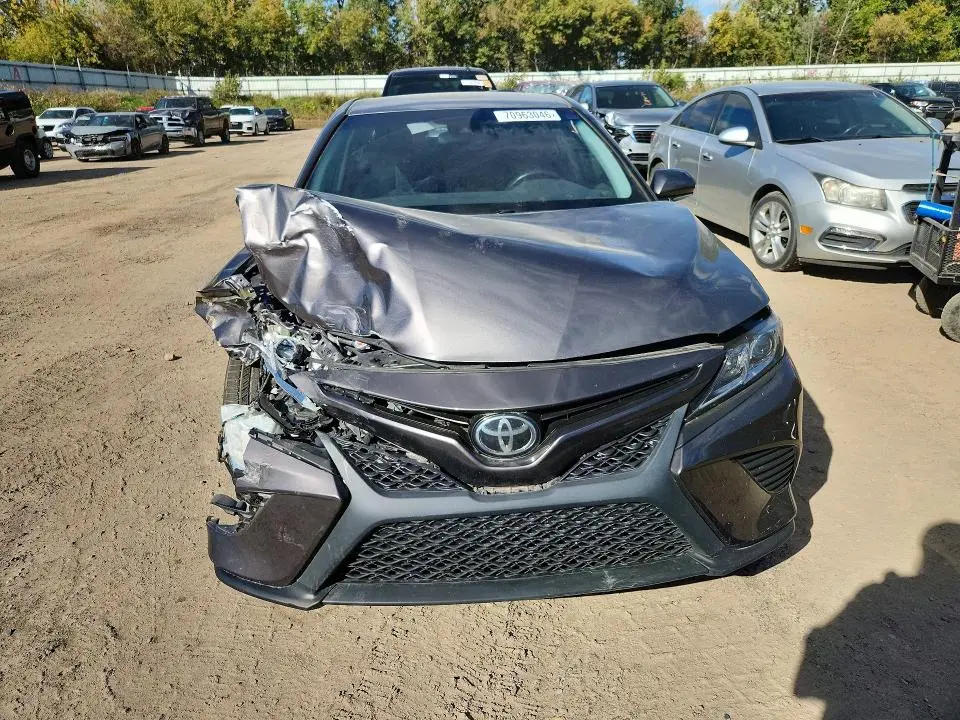2020 TOYOTA CAMRY SE  