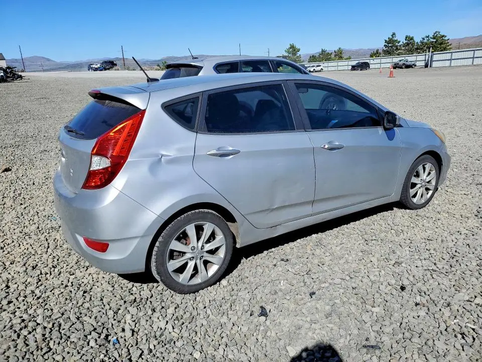 2012 HYUNDAI ACCENT SE  