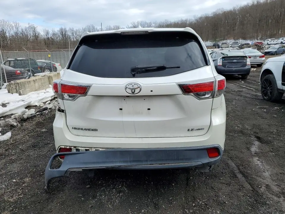 2015 TOYOTA HIGHLANDER LE  