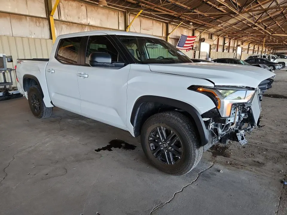 2025 TOYOTA TUNDRA SR5  