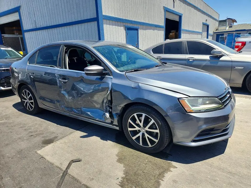 2017 VOLKSWAGEN JETTA SE  