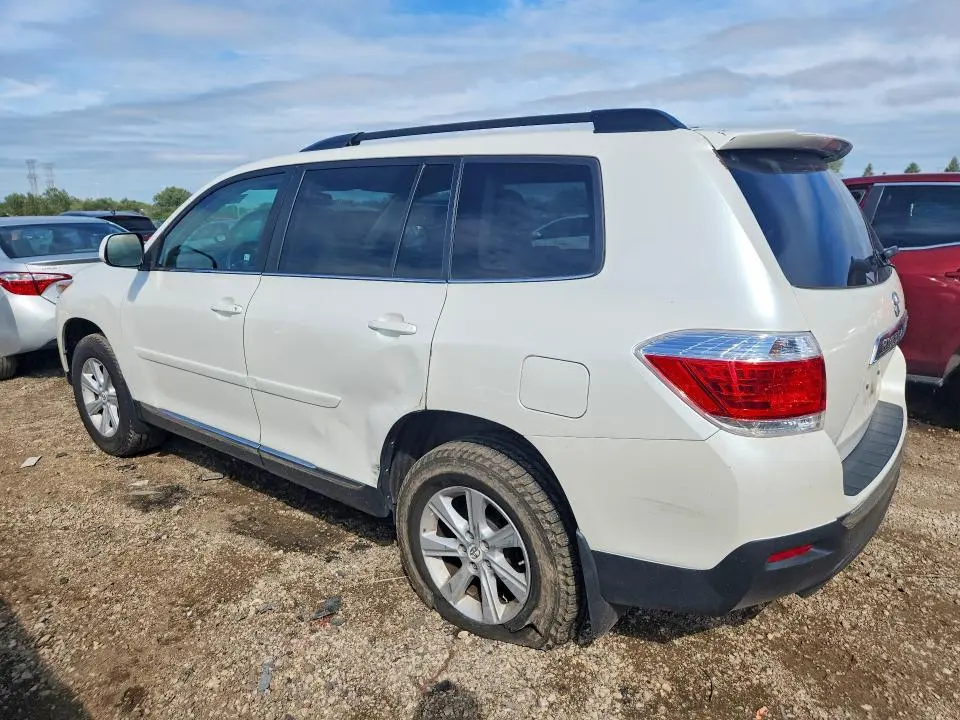 2012 TOYOTA HIGHLANDER SE  